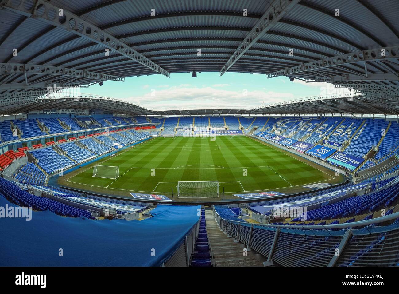 Reading, Großbritannien. März 2021, 06th. Allgemeine Ansicht des Madejski Stadions Heimstadion des Reading fc in Reading, Großbritannien am 3/6/2021. (Foto: Phil Westlake/News Images/Sipa USA) Quelle: SIPA USA/Alamy Live News Stockfoto