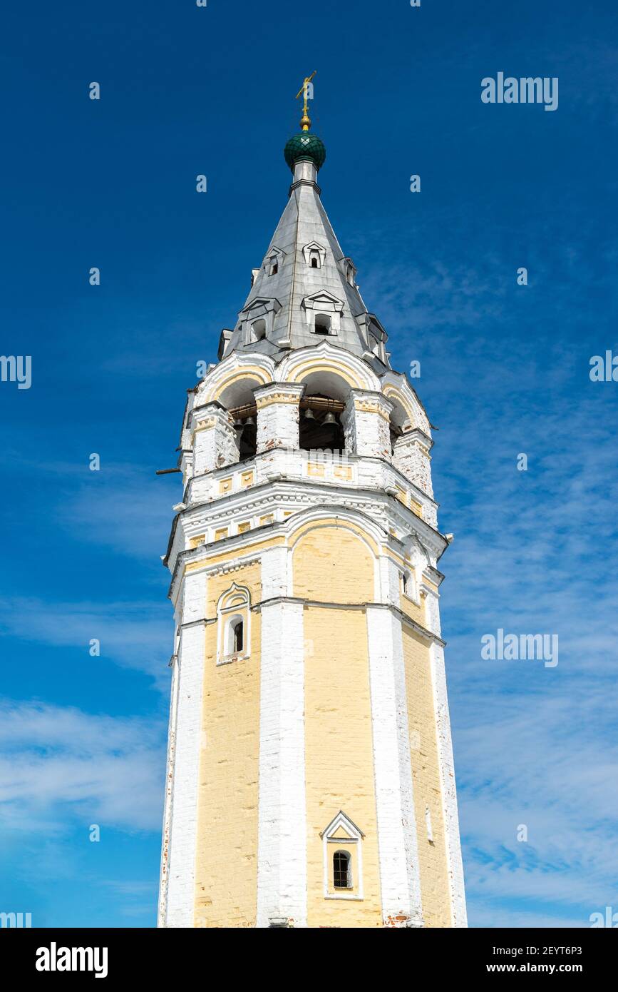 Bell Tower Auferstehungskathedrale in Tutaev, Russland. Goldener Ring Reisen Stockfoto