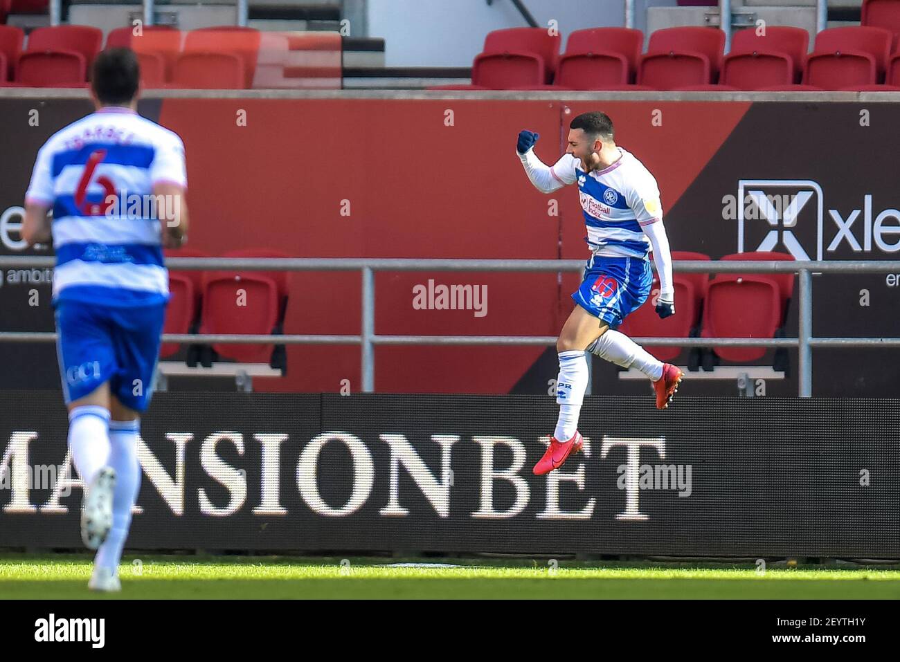 Bristol, Großbritannien. März 2021, 06th. ILIAS Chair #10 von Queens Park Rangers feiert Scoring sein Tor zu machen 0-1 zu QPR in Bristol, Großbritannien am 3/6/2021. (Foto: Gareth Dalley/News Images/Sipa USA) Quelle: SIPA USA/Alamy Live News Stockfoto