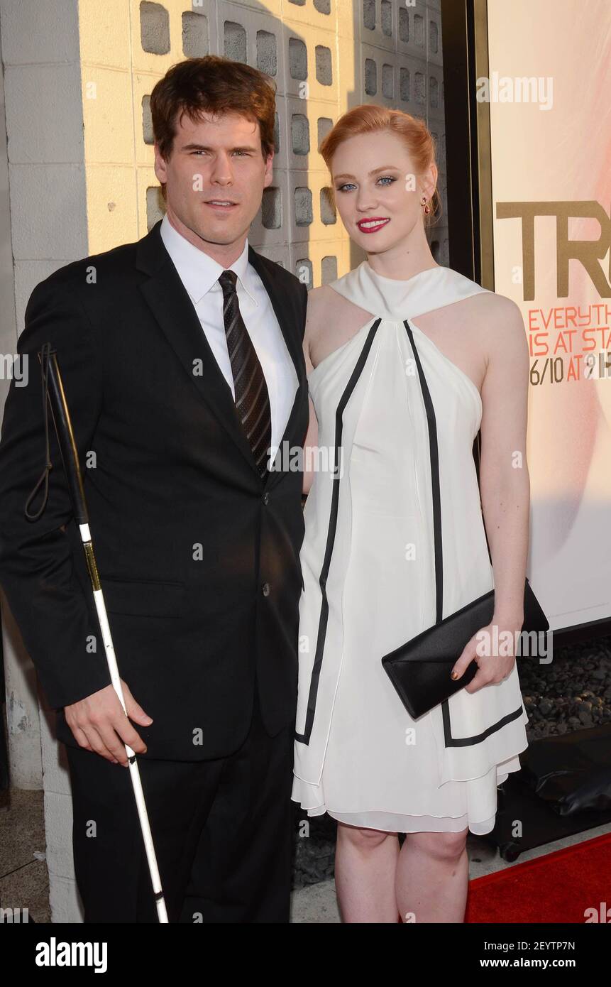 Deborah Ann Woll und Edward 'E.J.' Scott. 30. Mai 2012, Hollywood, Kalifornien. Premiere von HBO „True Blood“ in der Saison 5. Foto: Giulio Marcocchi/Sipa USA. Stockfoto