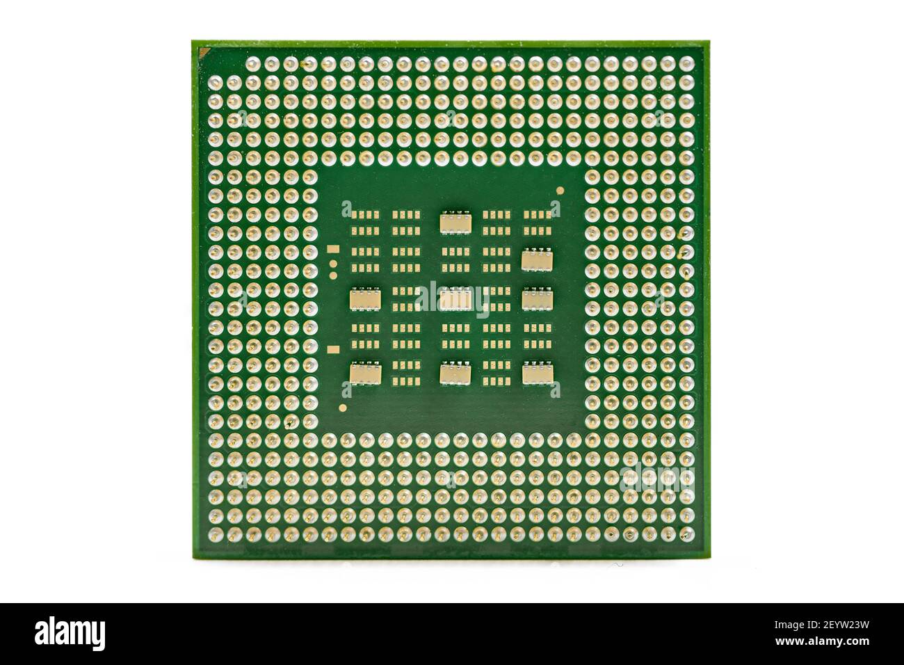 CPU, zentrale Prozessoreinheit, isolierter Hintergrund. Hauptelektronik für Computer. Stockfoto
