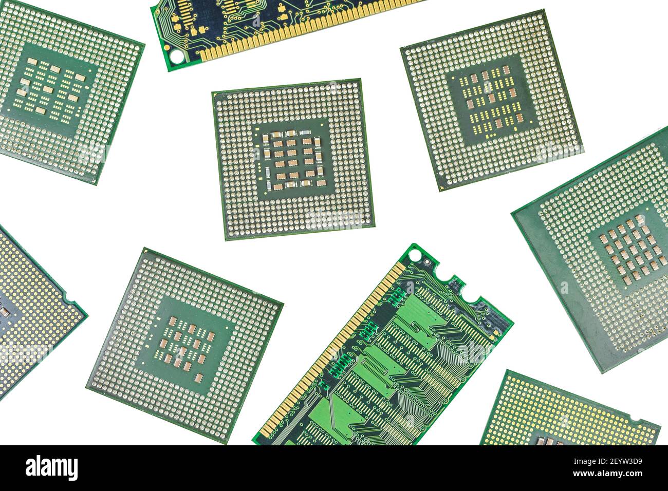 CPU, zentrale Prozessoreinheiten und RAM, Arbeitsspeicher mit wahlfreiem  Zugriff, isolierter Hintergrund. Hauptelektronik für Computer. Draufsicht,  flach liegend Stockfotografie - Alamy