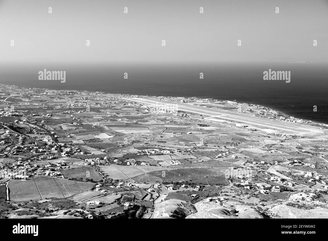 In kykladen griechenland santorini europa der Himmel Meer und Dorf Vom Hügel Stockfoto