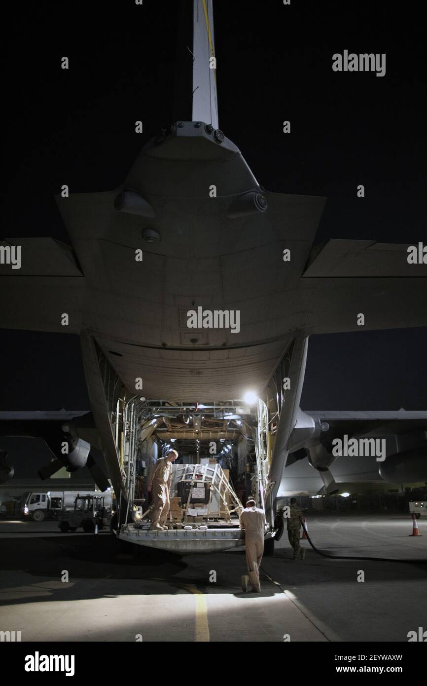 3. Juli 2012 - Afghanistan - der Schwanz und Haupteingang eines C-130 Militärflugzeugs im südlichen Kandahar Flugplatz Afghanistans. Foto: Sebastiano Tomada/Sipa USA Stockfoto