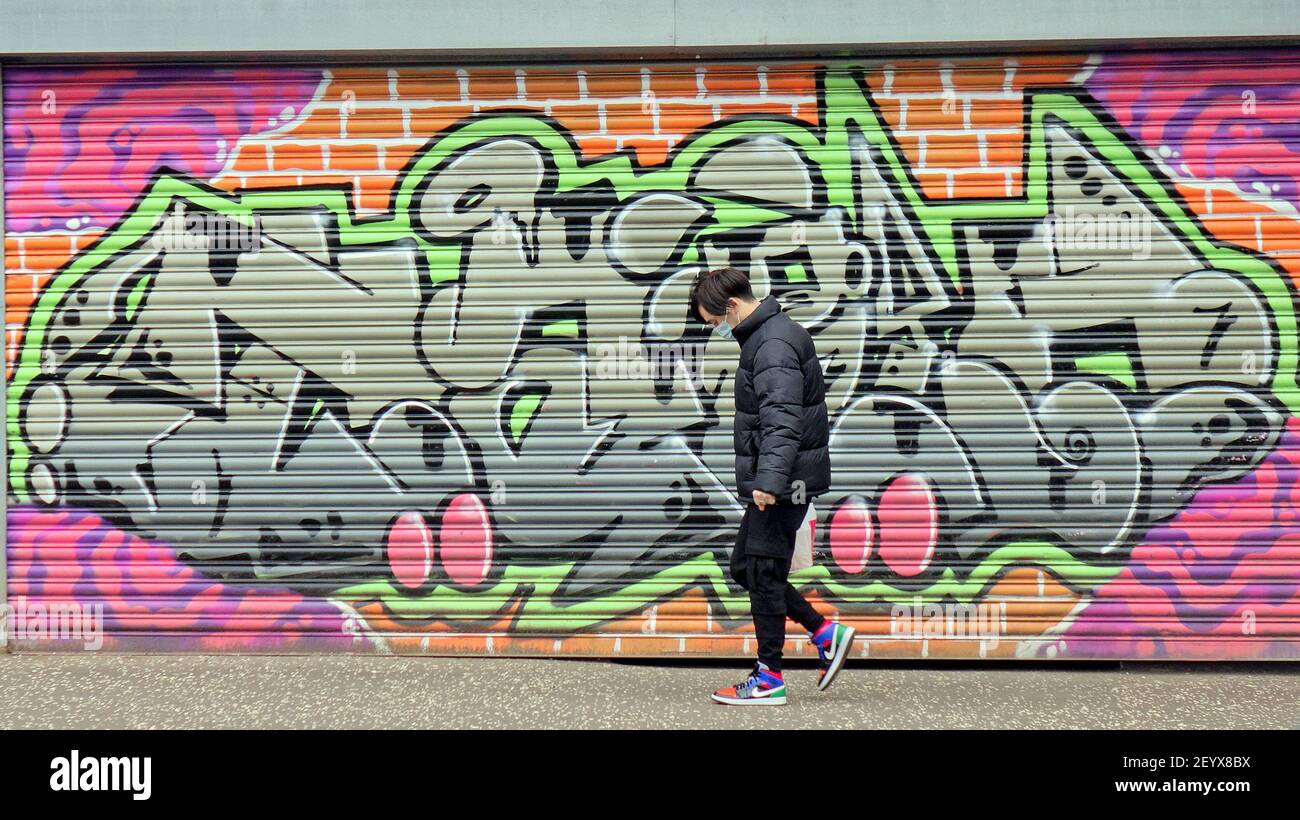 Glasgow, Schottland, UK,6th. März 2021, Lockdown am Samstag wurde die Dystopie als leeres Stadtzentrum zu einem Hafen für Graffiti und Vandalismus, da mehr Menschen allein als je zuvor gingen Credit Gerard Ferry/Alamy Live News Stockfoto