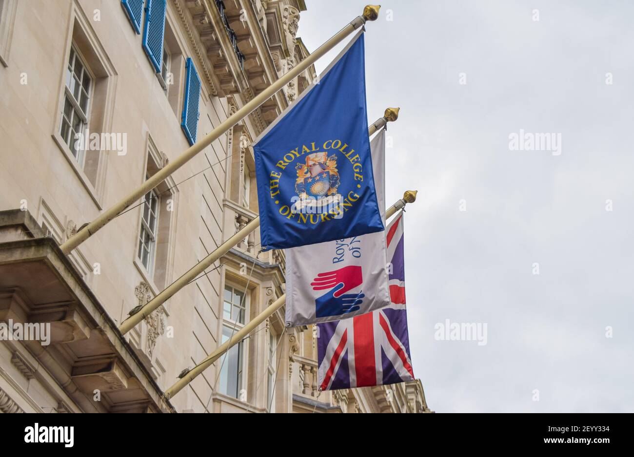 Außenansicht des Royal College of Nursing, der Gewerkschaft für Krankenschwestern und Pflegekräfte, im Cavendish Square, London, Großbritannien. Stockfoto