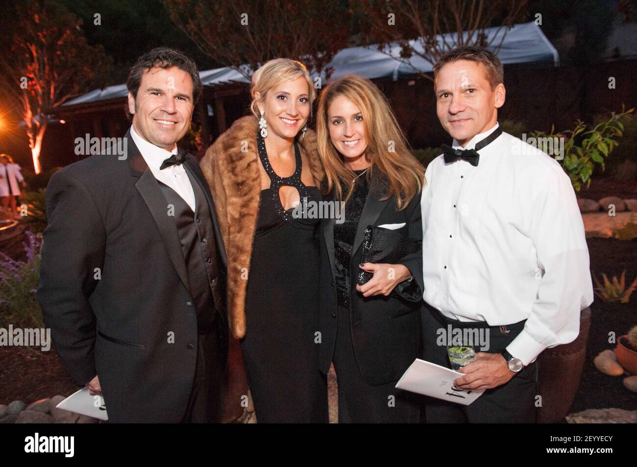 Jesse Gossett, Stephanie Gossett, Kristen Tyranski, Chris Golec - 6. Oktober 2012 - San Francisco, CA - Ross Valley Women's League Gala "Night of Hitchcock Intrigues" in Lucas Valley, CA. Foto: Susana Bates/Drew Altizer/Sipa USA Stockfoto