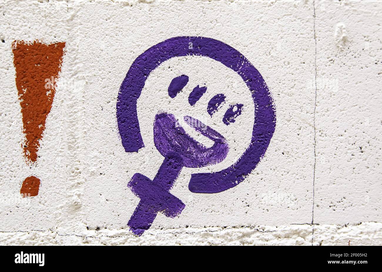 Feministisches Symbol an der Wand, Geschlechtergleichstellung, soziales Problem, sexistische Stockfoto