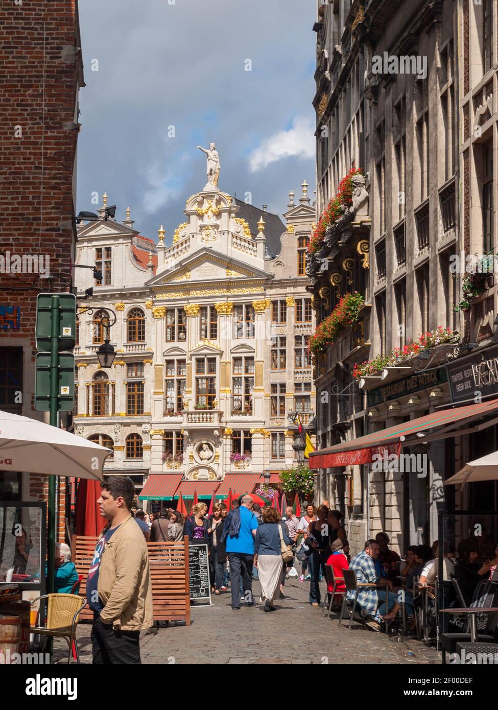 Brüsseler Straße, die zum Grand Placegg führt Stockfoto