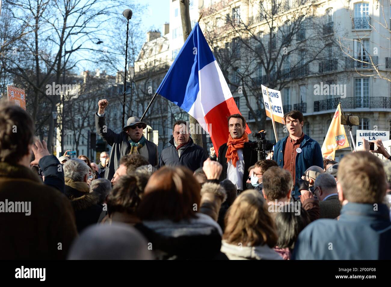 Manifestation 'Anti-Coronafolie' des Patriotes avec Florian Philippot et Jean-Frédéric Poisson à Paris devant le Ministère de la Santé (27/02/2021) Stockfoto