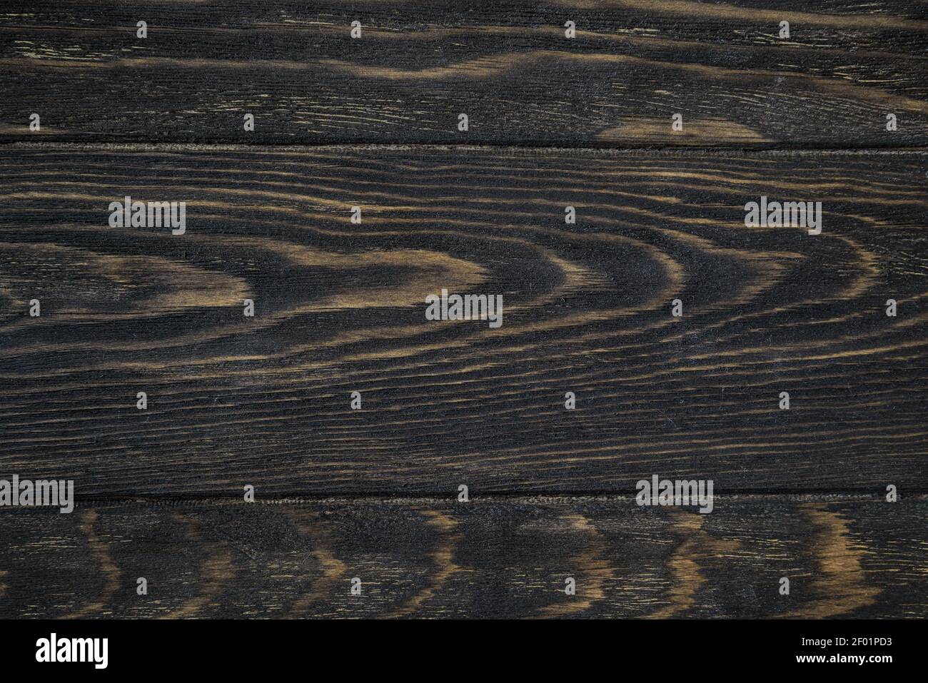 Holzstruktur Hintergrund, Draufsicht auf dunklen rauen Holztisch. Rustikale braune Holzplanken für Hintergrund und Tapete. Lackierte Oberfläche von alten Stallbrettern Stockfoto