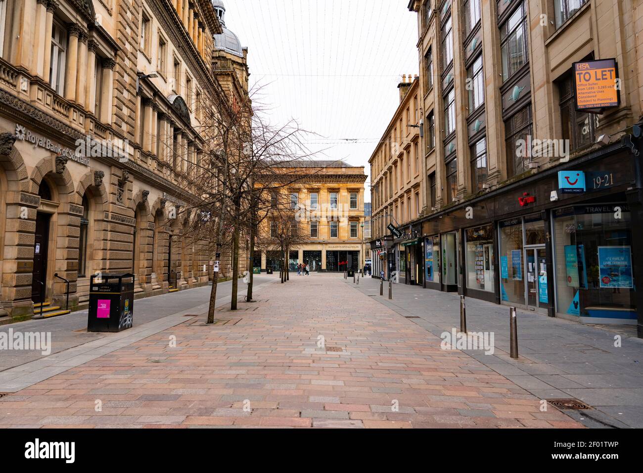 Glasgow, Schottland, Großbritannien. März 2021, 6. Mit Schottland unter nationaler Sperre während der covid-19 Pandemie bleibt Glasgow City Centre eine virtuelle Geisterstadt mit wenigen Menschen im Stadtzentrum und fast alle Geschäfte und Geschäfte noch geschlossen. PIC; Gordon Street ist leer. ain Masterton/Alamy Live News Stockfoto