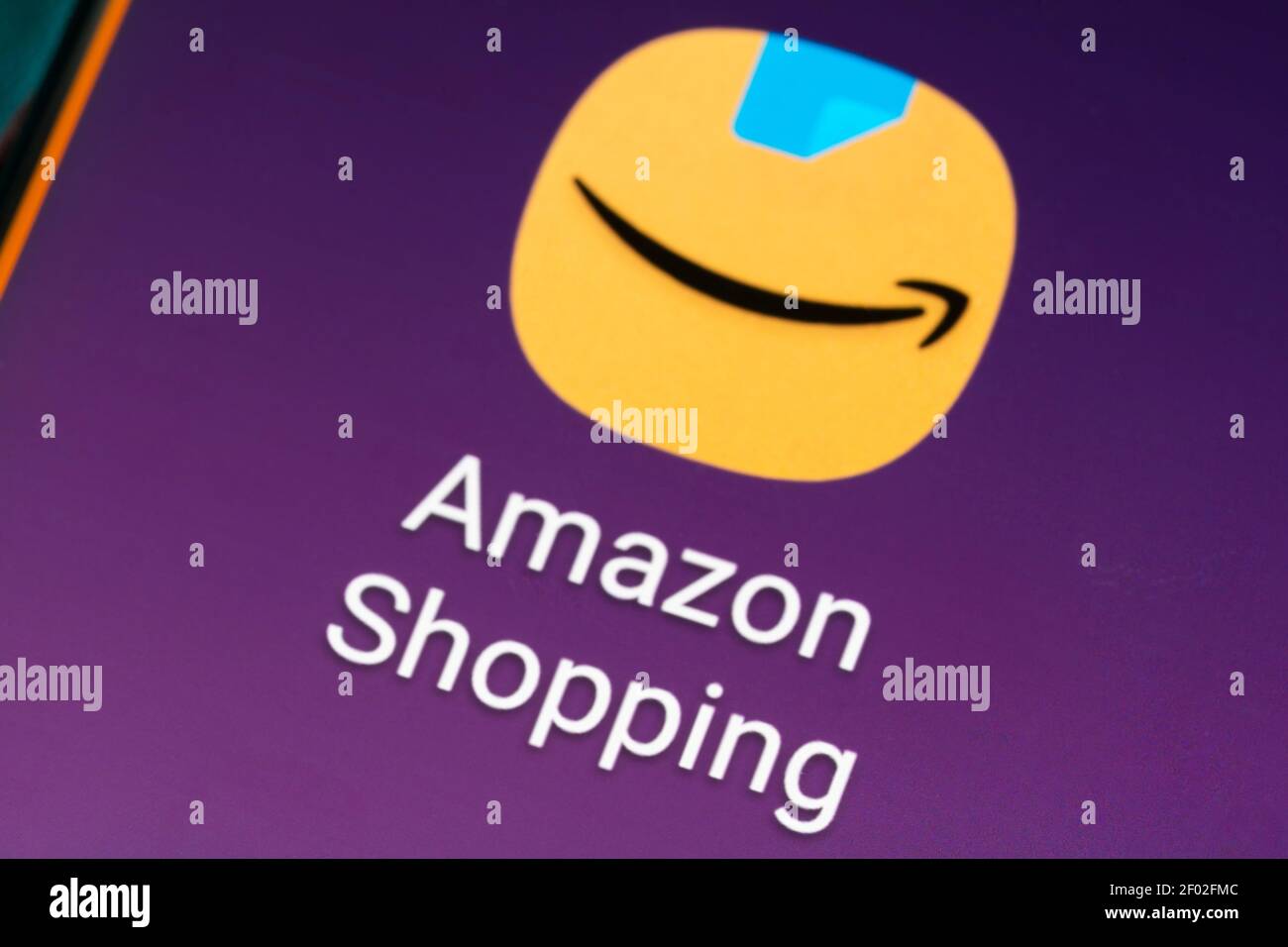 Eine Makroaufnahme auf einem Smartphone-Bildschirm der App Logo für Amazon Shopping - eine Online-Shopping-Plattform Stockfoto