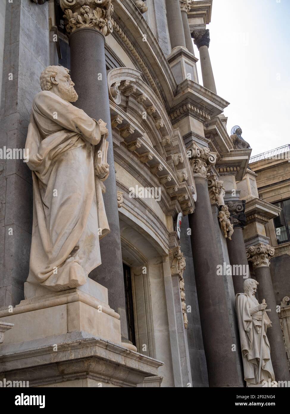 St. Birillus und St. Eupilus Statuen am Eingang von Kathedrale Von Catania Stockfoto