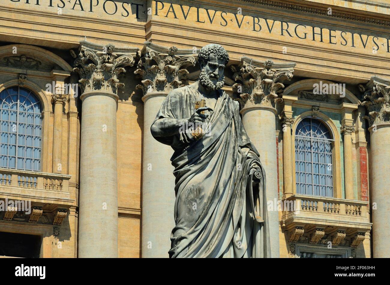 Die Statue des heiligen Petrus vor dem heiligen Petrus Basilika im