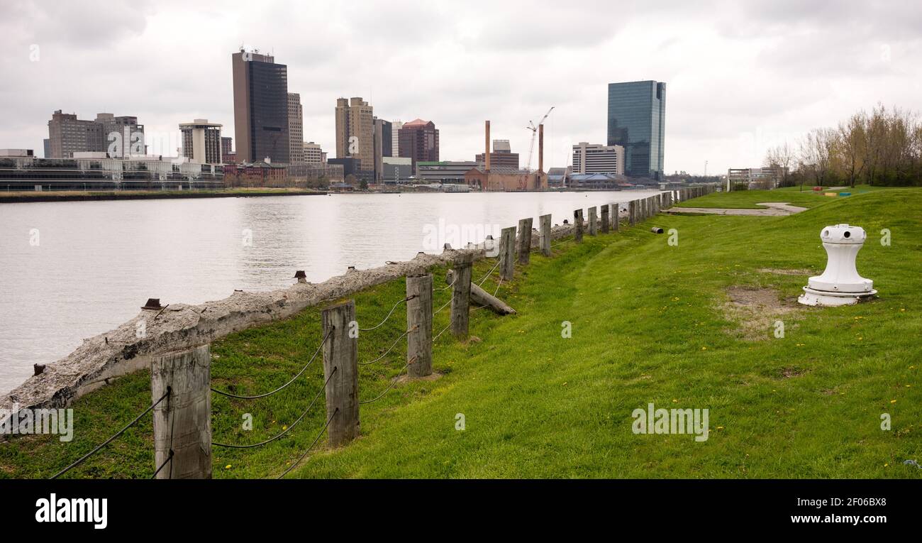 Toledo Ohio Waterfront Downtown Skyline der Stadt Maumee River Stockfoto