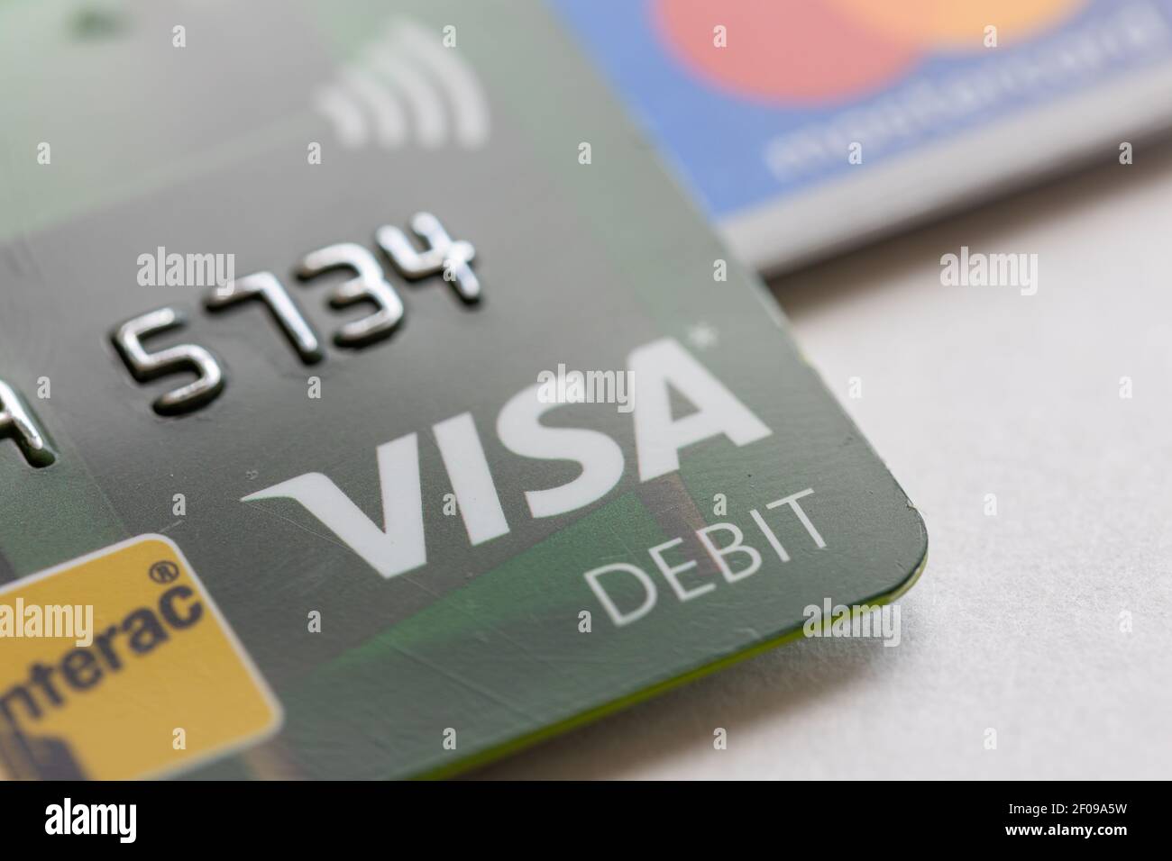 Vancouver, Kanada - um 2021 : Visa Debit Card Nahaufnahme Stockfoto