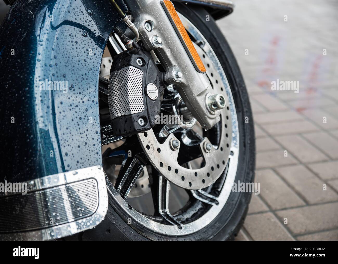 Neue glänzende Bremsscheiben auf dem Motorrad Stockfoto