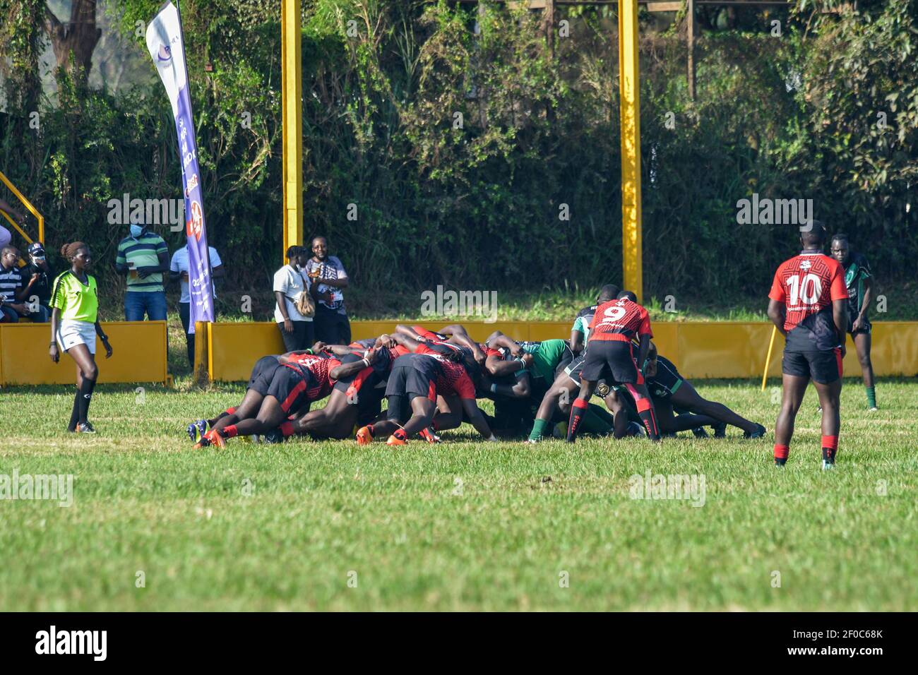 Kampala, Uganda. März 2021, 6th. Die Spieler treten beim ersten Uganda Rugby Premier League Match zwischen Pirates und Heathens auf Kyadondo Rugby Grounds in Kampala, der Hauptstadt von Uganda, am 6. März 2021 an. Quelle: Hajarah Nalwadda/Xinhua/Alamy Live News Stockfoto