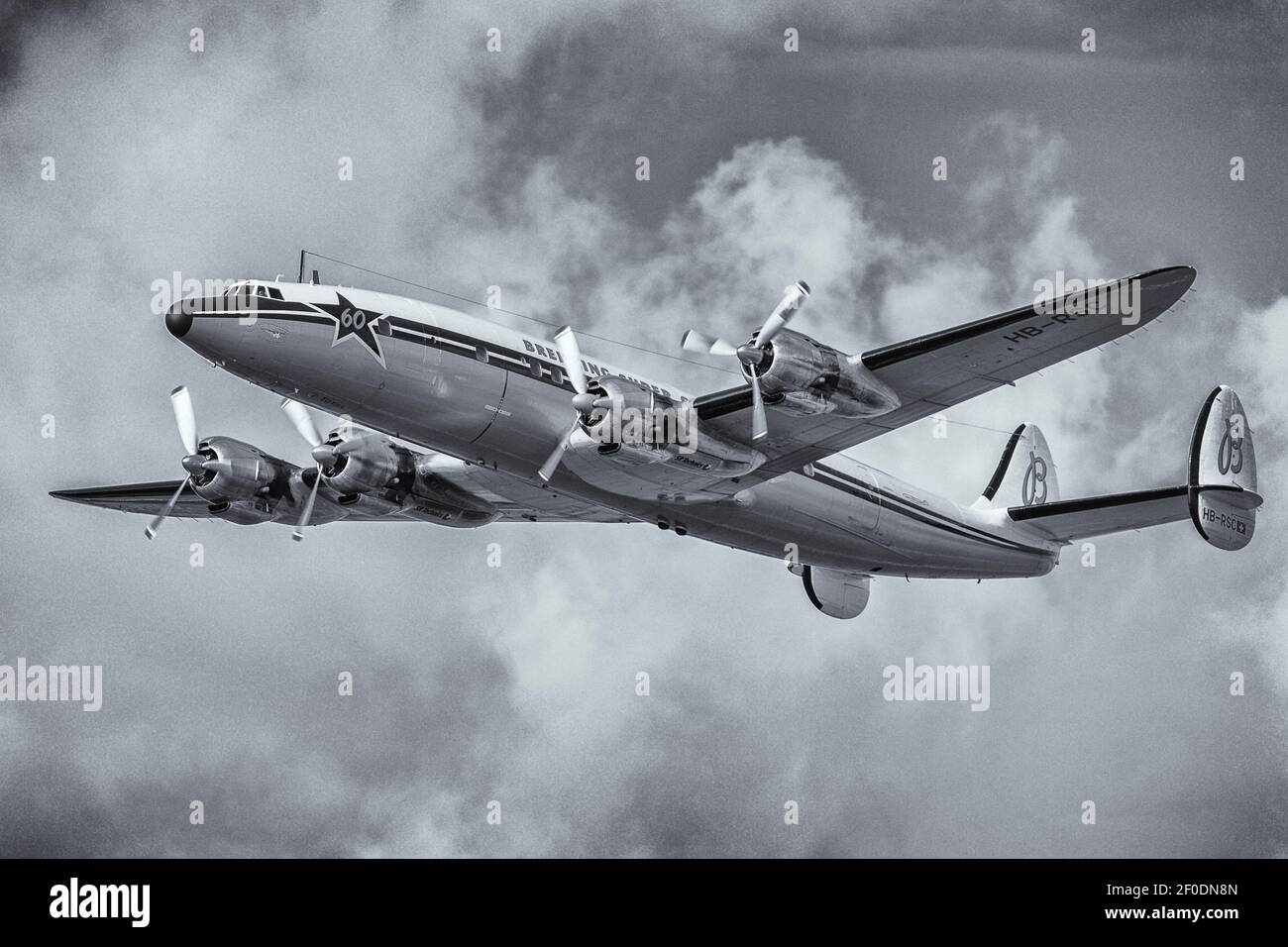 Breitling Lockheed Super Constellation C 121C im Flug auf der belgischen Airshow Stockfotografie Alamy