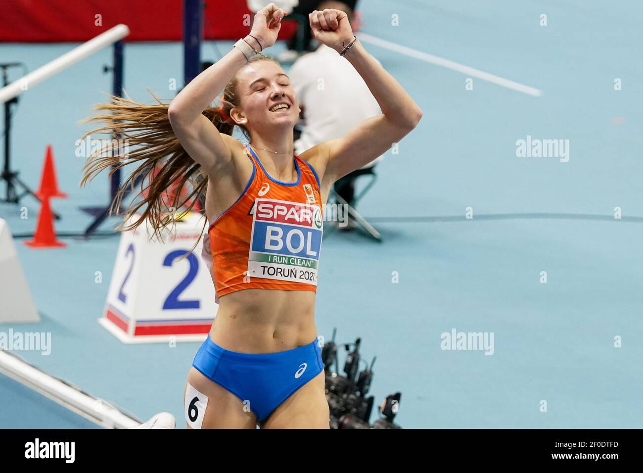 Torun Polen Marz 6 Femke Bol Aus Den Niederlanden Feiert Den Sieg Im Finale Der Damen 400m Wahrend Der Leichtathletik Halleneuropameisterschaften 2021 Stockfotografie Alamy