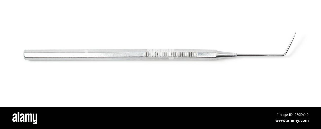 Zahnarztausrüstung: Diagnostische Zahnsonde, Edelstahl Explorer. Dentalwerkzeug auf weißem Hintergrund isoliert, Makro Nahaufnahme. Stockfoto