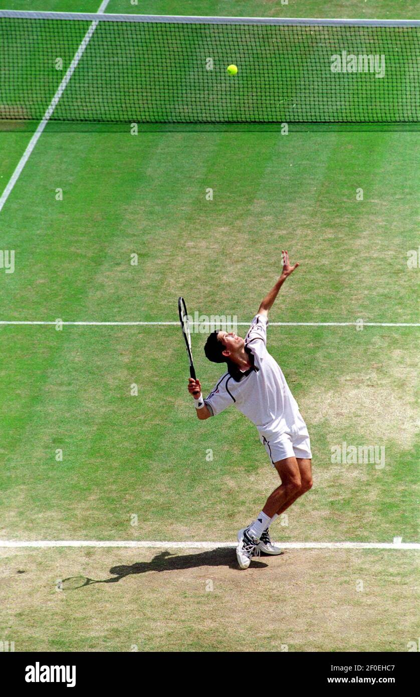 Tim Henman Wimbledon Tennis Championships Juni 1999during sein Halbfinale Spiel gegen Pete Sampras auf dem Mittelfeld Stockfoto