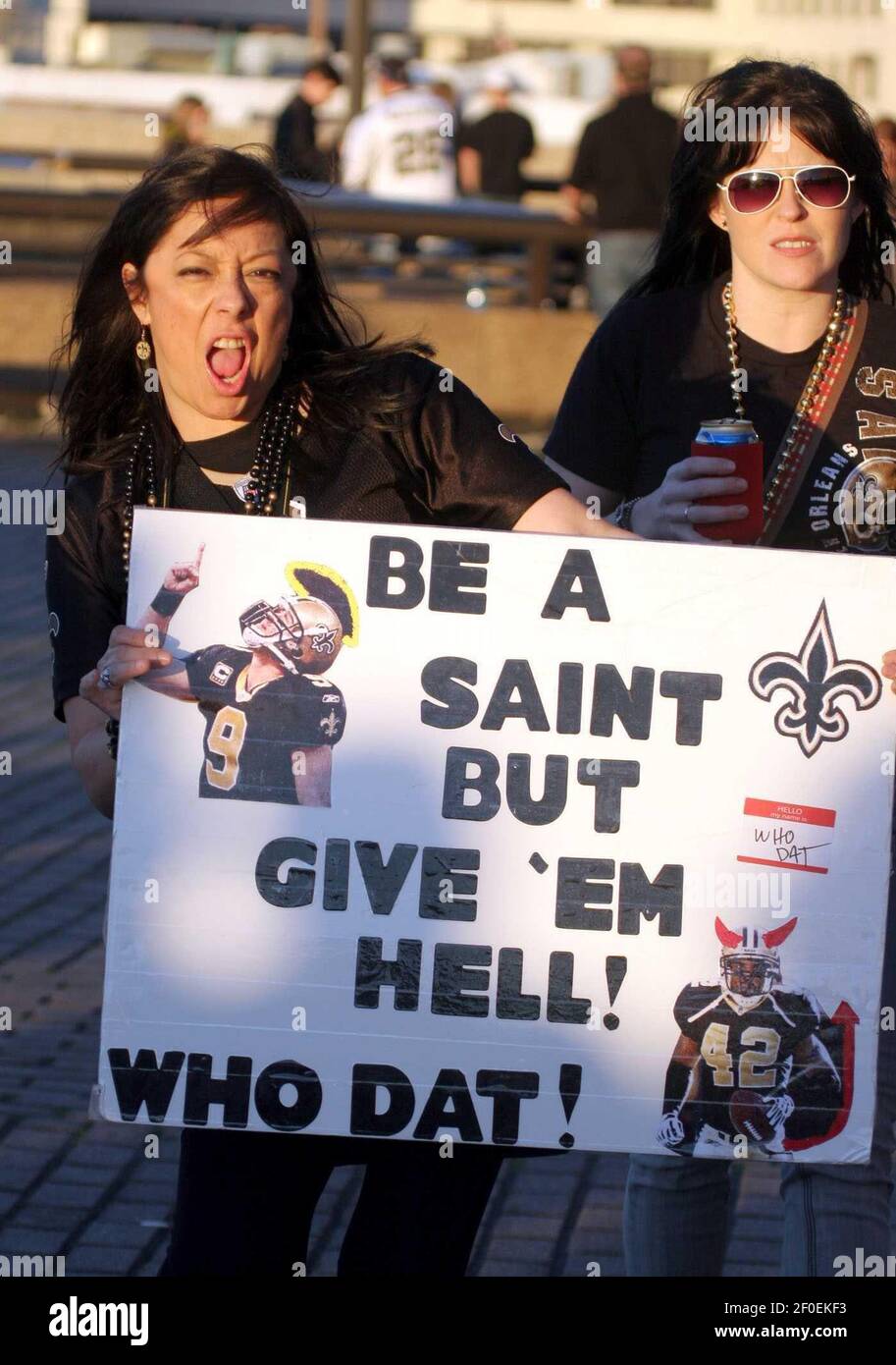 24. Januar 2010. New Orleans, Louisiana, USA. Saints Fans feiern im New Orleans Superdome, während sie die Minnesota Vikings spielen. Foto: Charlie Varley/Sipa Press/1001252201 Stockfoto