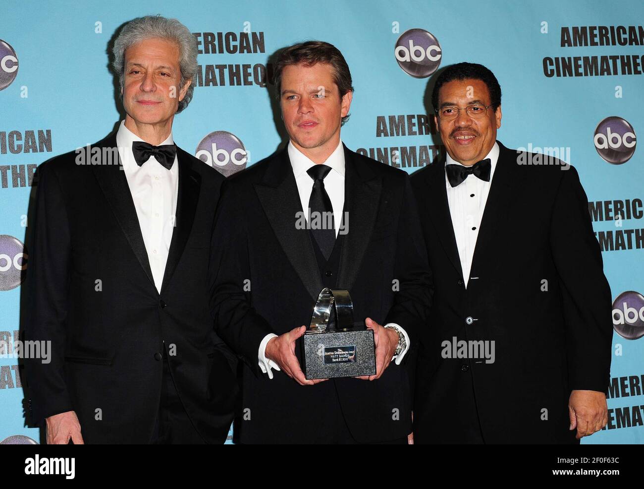 Rick Nicita, Chairman der American Cinematheque, Matt Damon, und Henry Shields Jr., President der American Cinematheque. 27. März 2010, Beverly Hills, CA. 24th Annual American Cinematheque Award Zeremonie zu Ehren von Matt Damon im Beverly Hilton Hotel. Foto: Giulio Marcocchi/Sipa Press./Cinematheque_gm,110/1003282258 Stockfoto
