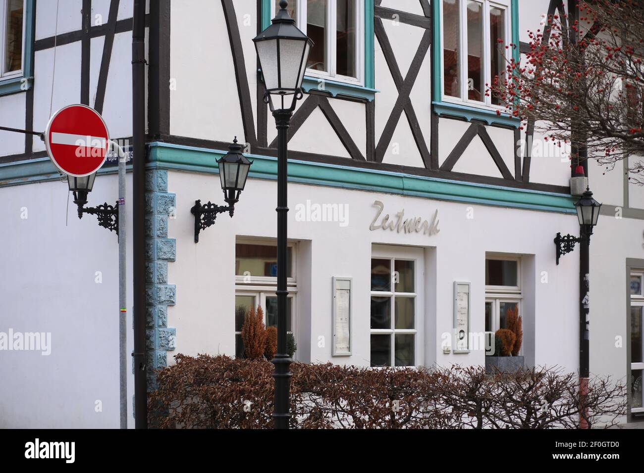 Wernigerode, Deutschland. März 2021, 06th. Blick auf das Restaurant ZEITWERK in Wernigerode. Das Restaurant des Spitzenkochs Robin Pietsch wurde in diesem Jahr mit einem Michelin-Stern und seinem zweiten Restaurant ausgezeichnet. Pietsch ist immer noch der einzige Sternekoch in Sachsen-Anhalt. Quelle: Matthias Bein/dpa-Zentralbild/ZB/dpa/Alamy Live News Stockfoto