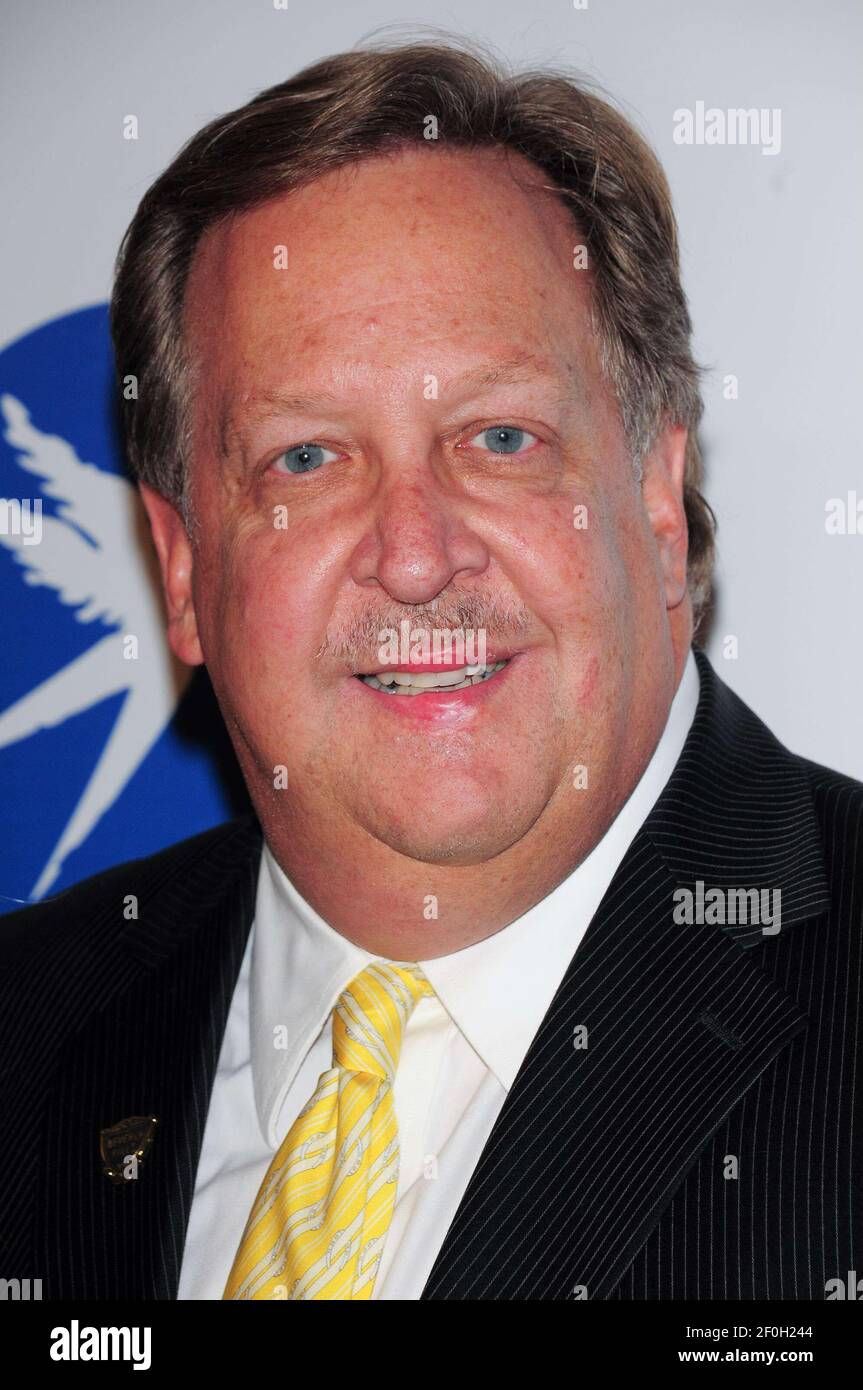 Barry Brucker, Bürgermeister von Beverly Hills. 1. Dezember 2010, Beverly Hills, CA. Project Angel FoodÕs 19th Divine Design Gala im Beverly Hilton Hotel. Foto: Giulio Marcocchi/Sipa Press./DivineDesign_gm,130/1012020953 Stockfoto