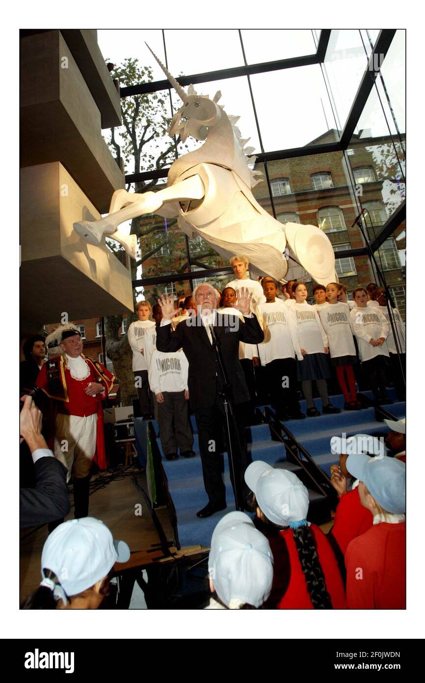 Sir Richard Attenborough eröffnet das neue Einhorn Theater auf Tooley st in Londonpic David Sandison 1/12/2005 Stockfoto