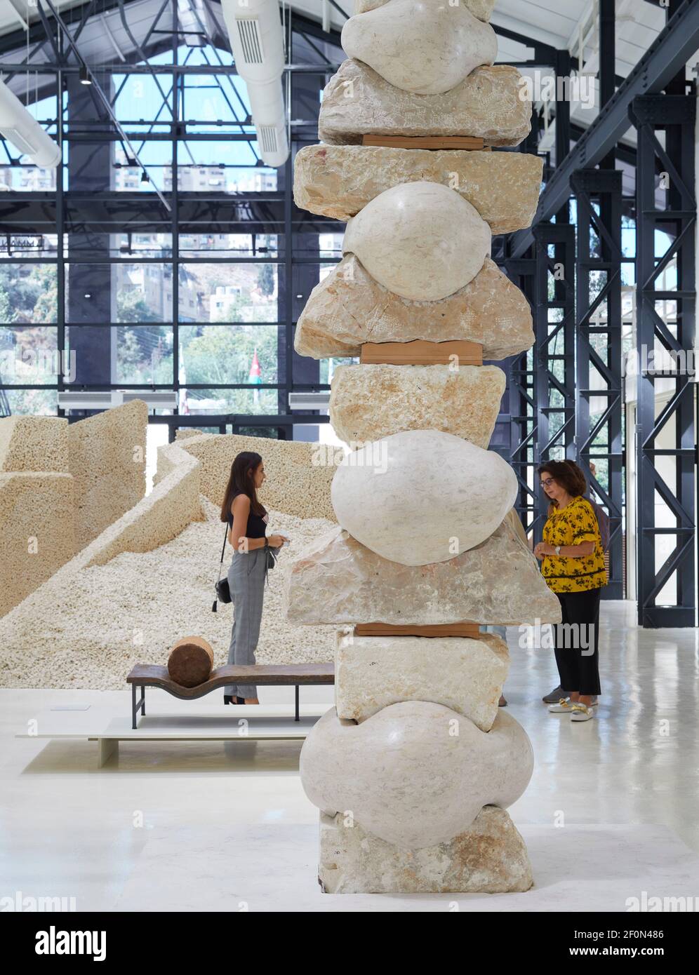 Die Hangar-Ausstellung - Amoud von AAU ANASTAS. Amman Design Week 2019, Amman, Jordanien. Architekt: Verschiedene , 2019. Stockfoto