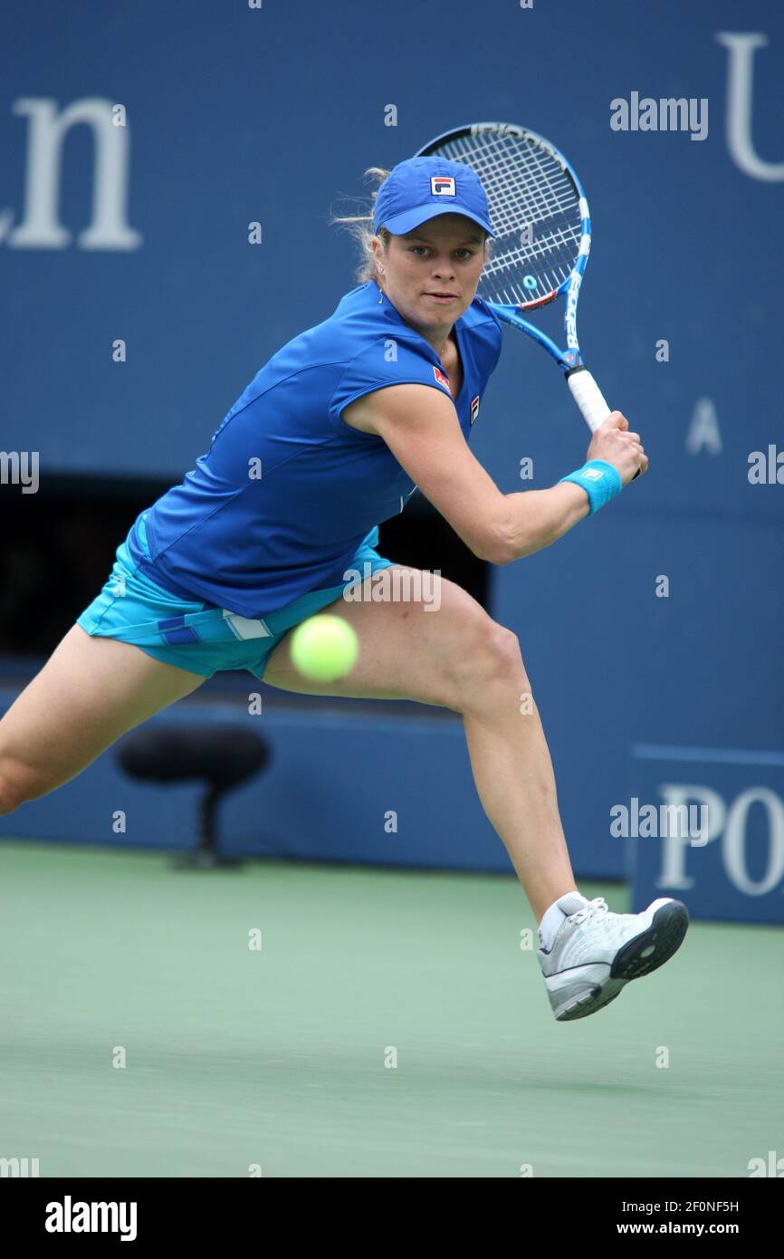 Kim Clijsters aus Belgien in Aktion während ihres Sieges gegen Venus Williams aus den Vereinigten Staaten im Halbfinale bei den US Open 2010 in Flushing Meadow, New York. Stockfoto