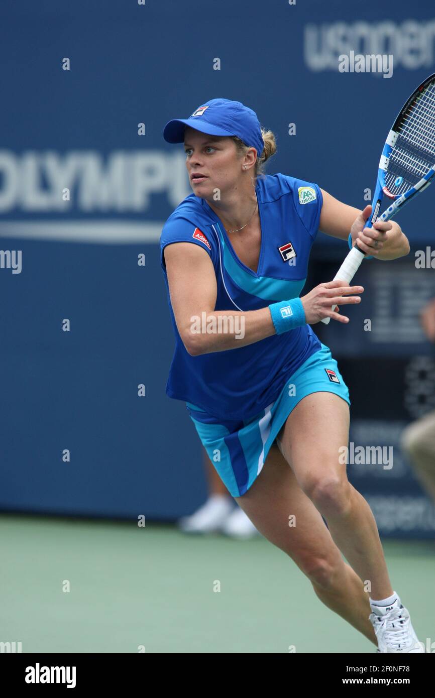 Kim Clijsters aus Belgien in Aktion während ihres Sieges gegen Venus Williams aus den Vereinigten Staaten im Halbfinale bei den US Open 2010 in Flushing Meadow, New York. Stockfoto