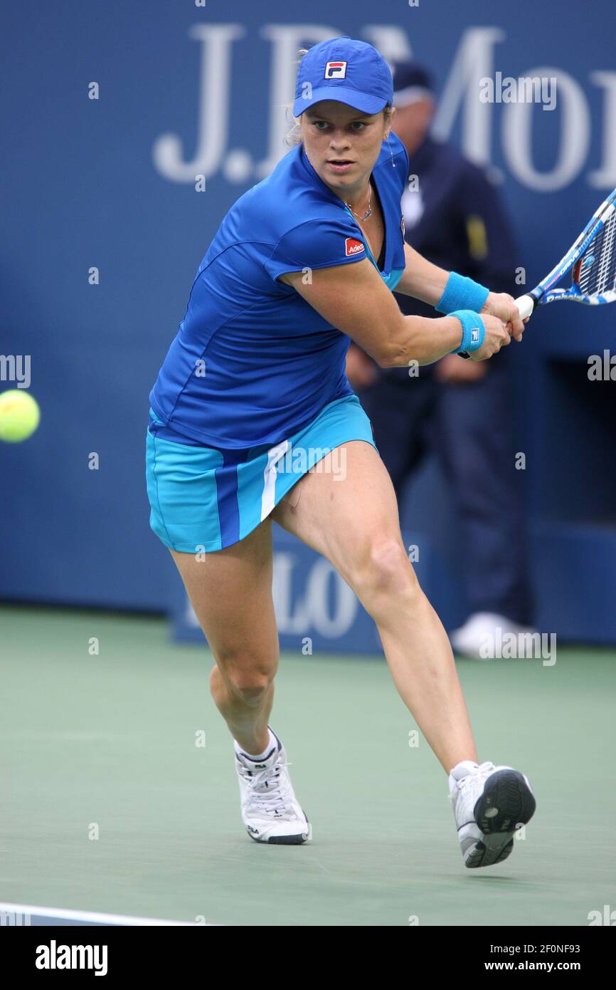 Kim Clijsters aus Belgien in Aktion während ihres Sieges gegen Venus Williams aus den Vereinigten Staaten im Halbfinale bei den US Open 2010 in Flushing Meadow, New York. Stockfoto