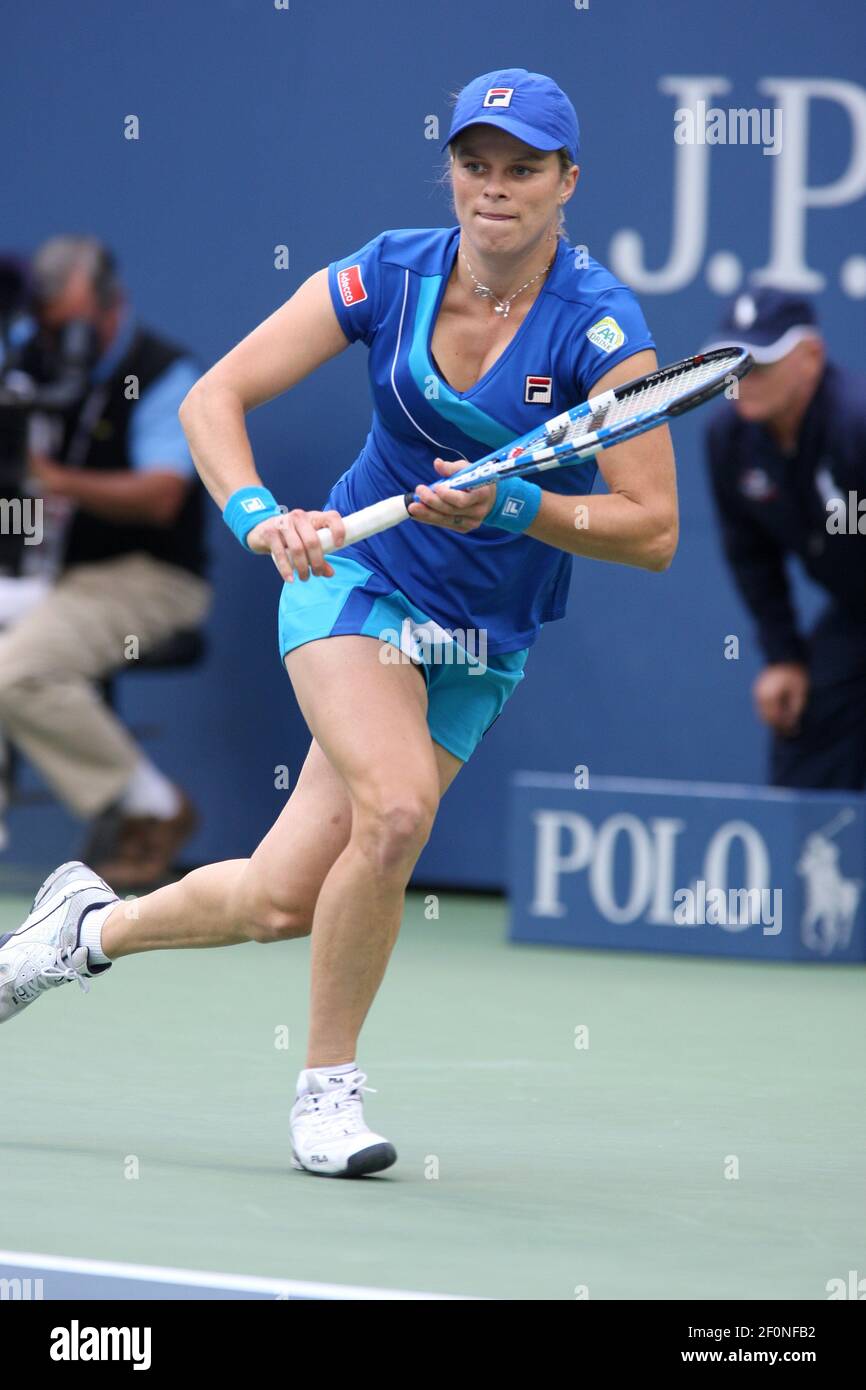 Kim Clijsters aus Belgien in Aktion während ihres Sieges gegen Venus Williams aus den Vereinigten Staaten im Halbfinale bei den US Open 2010 in Flushing Meadow, New York. Stockfoto