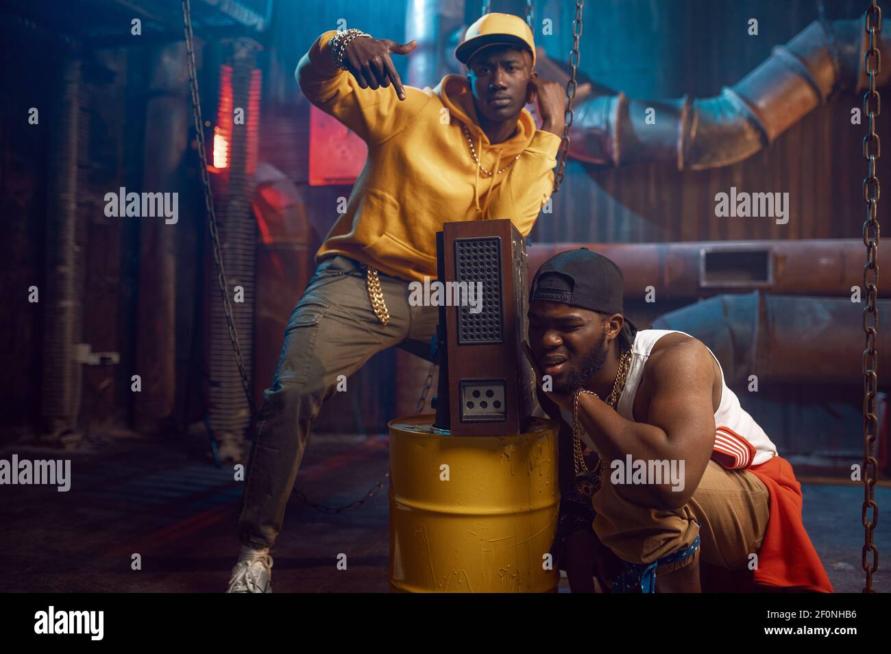 Junge Rapper, Breakdance im Studio Stockfoto
