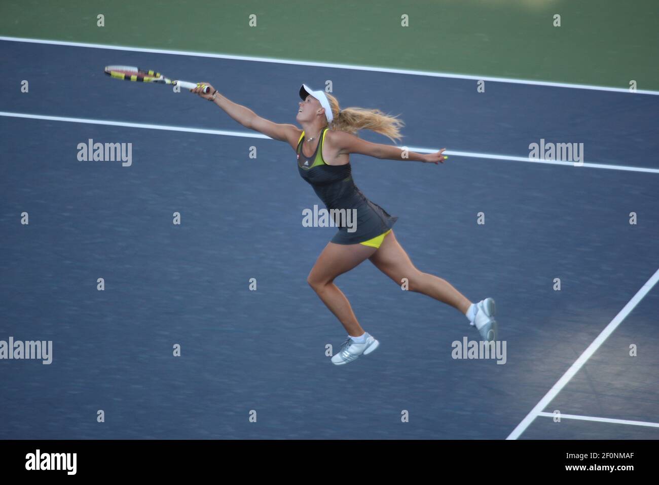 Caroline Wozniacki aus Dänemark im Einsatz gegen Maria Sharapova beim vierten Spiel der US Open in Flushing Meadow, New York. Stockfoto