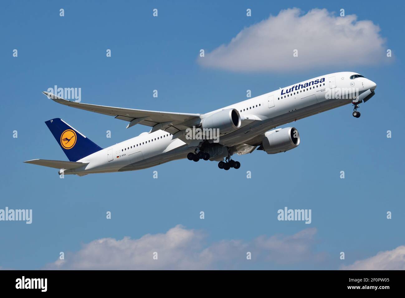 Lufthansa Airbus A350-900 D-AIXEin Passagierflugzeug startet am Flughafen München Stockfoto