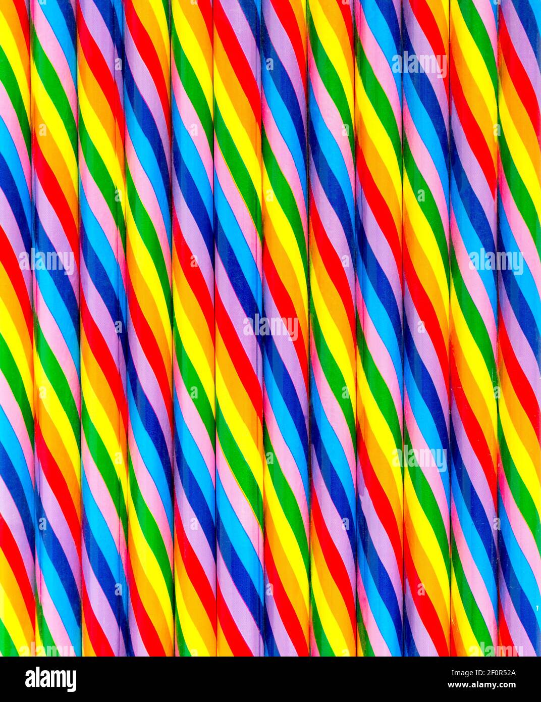 Lebendiger abstrakter Hintergrund in Farbe. Mehrfarbig gestreifter Hintergrund von Bleistiften. Nahtlose bunte gestreifte Hintergründe. Stockfoto