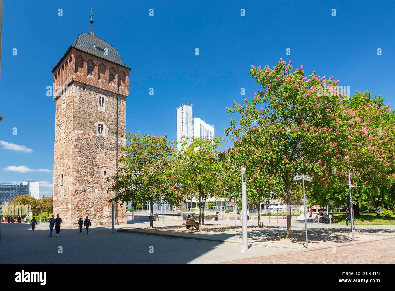 Roter Turm, im Hintergrund das Congress Hotel, Chemnitz, Sachsen, Deutschland Stockfoto