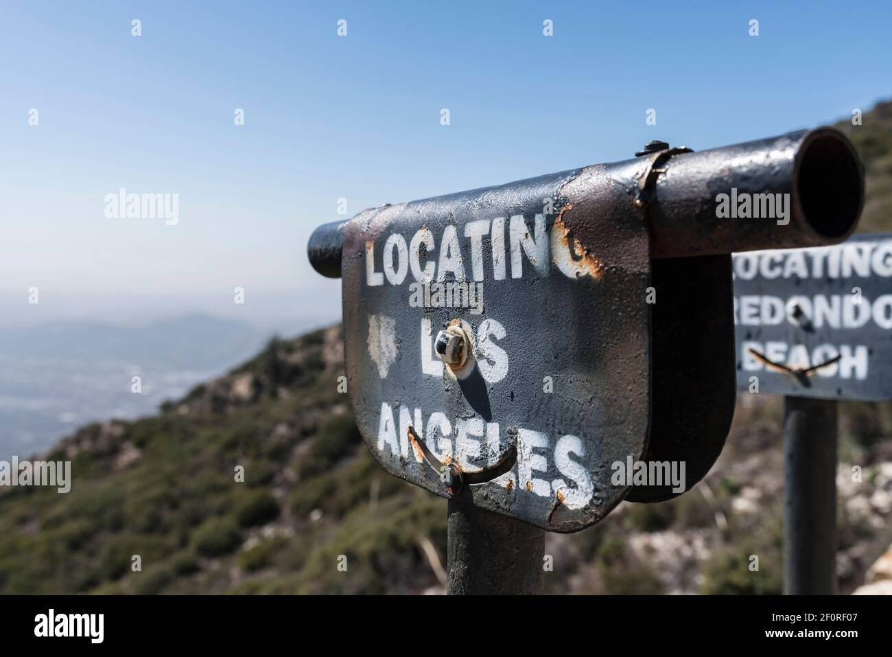 Historische Aussichtsröhren am Inspiration Point im Angeles National Forest oberhalb von Pasadena und Los Angeles, Kalifornien. Stockfoto