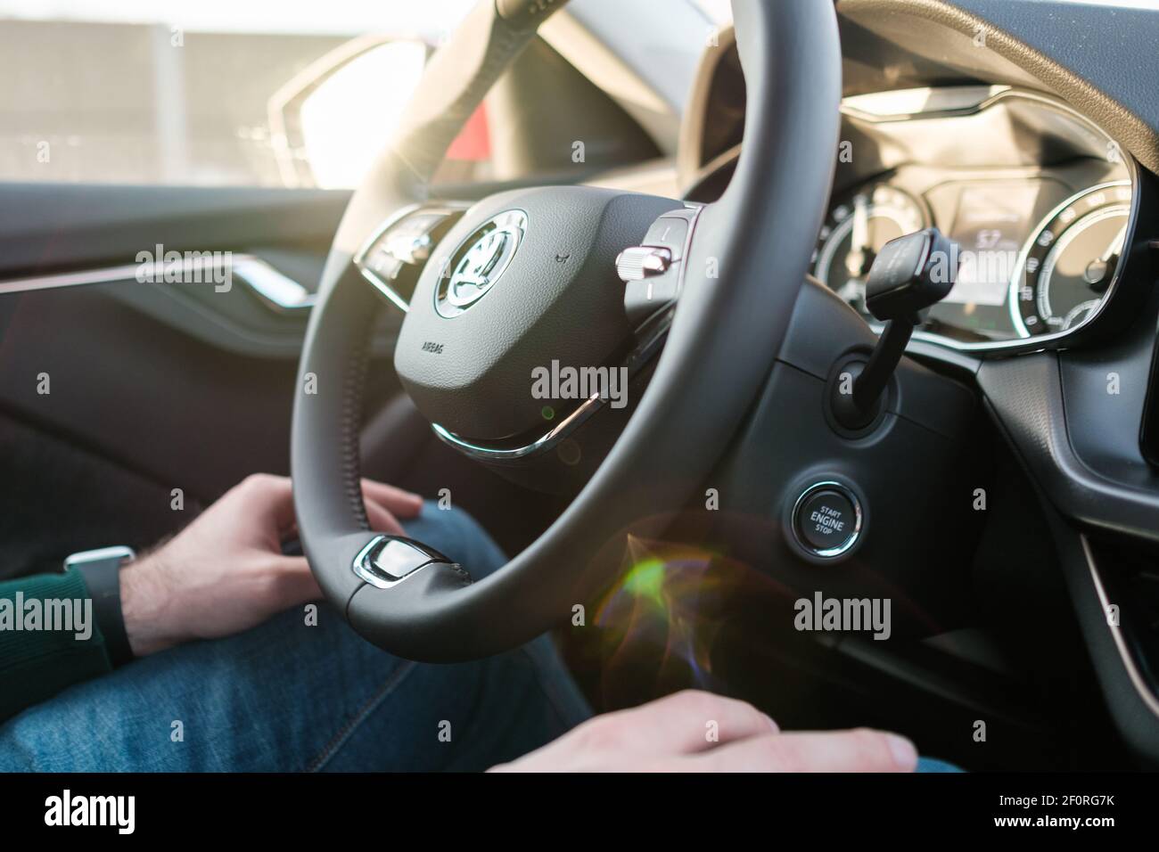 Selbstfahren oder Autopilot-Modus in Skoda Auto zeigt Zukunft der Elektroautos, März 2021, Prag, Tschechische Republik Stockfoto