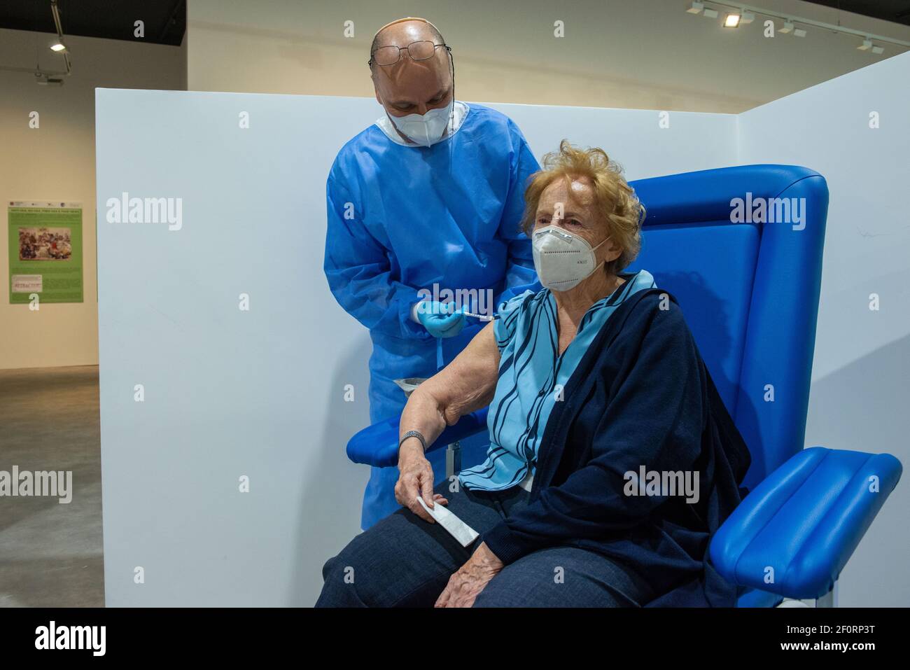 Rom, Italien Februar, 25 2021: Covid 19 Impfkampagne moderner Impfstoff für Personen über 80 Jahren. Zuschauerraum. © Andrea Sabbadini Stockfoto