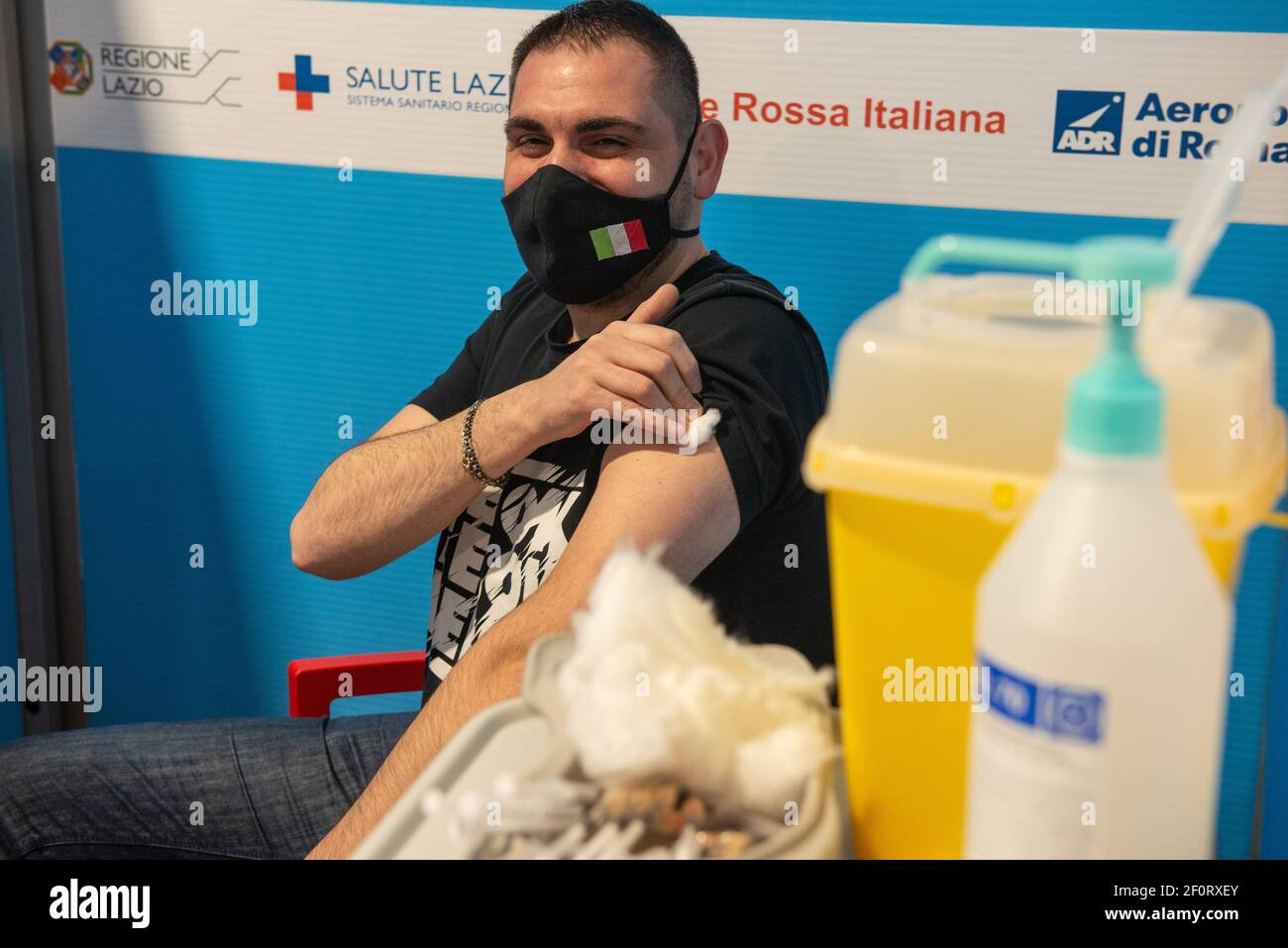 Rom, Italien Februar 19 2021: Impfkampagne gegen Covid-19 für Strafverfolgung und Feuerwehrleute, Flughafen Fiumicino. © Andrea Sabbadini Stockfoto