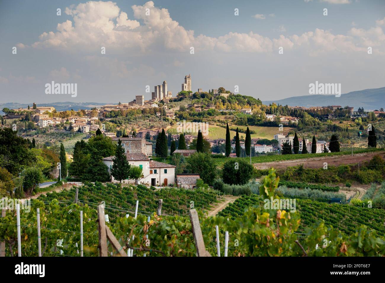 Blick auf San Gimignano kleine mittelalterliche Hügelstadt in der Toskana, Italien Stockfoto