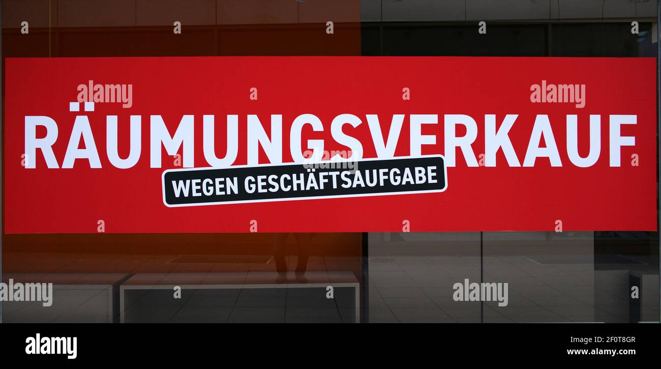 Freiverkauf wegen Geschäftsschluss, Rabattkampf im Schaufenster, VERKAUF, Preisvergünstigungen, Breitling Fashion Store, Stuttgart Stockfoto