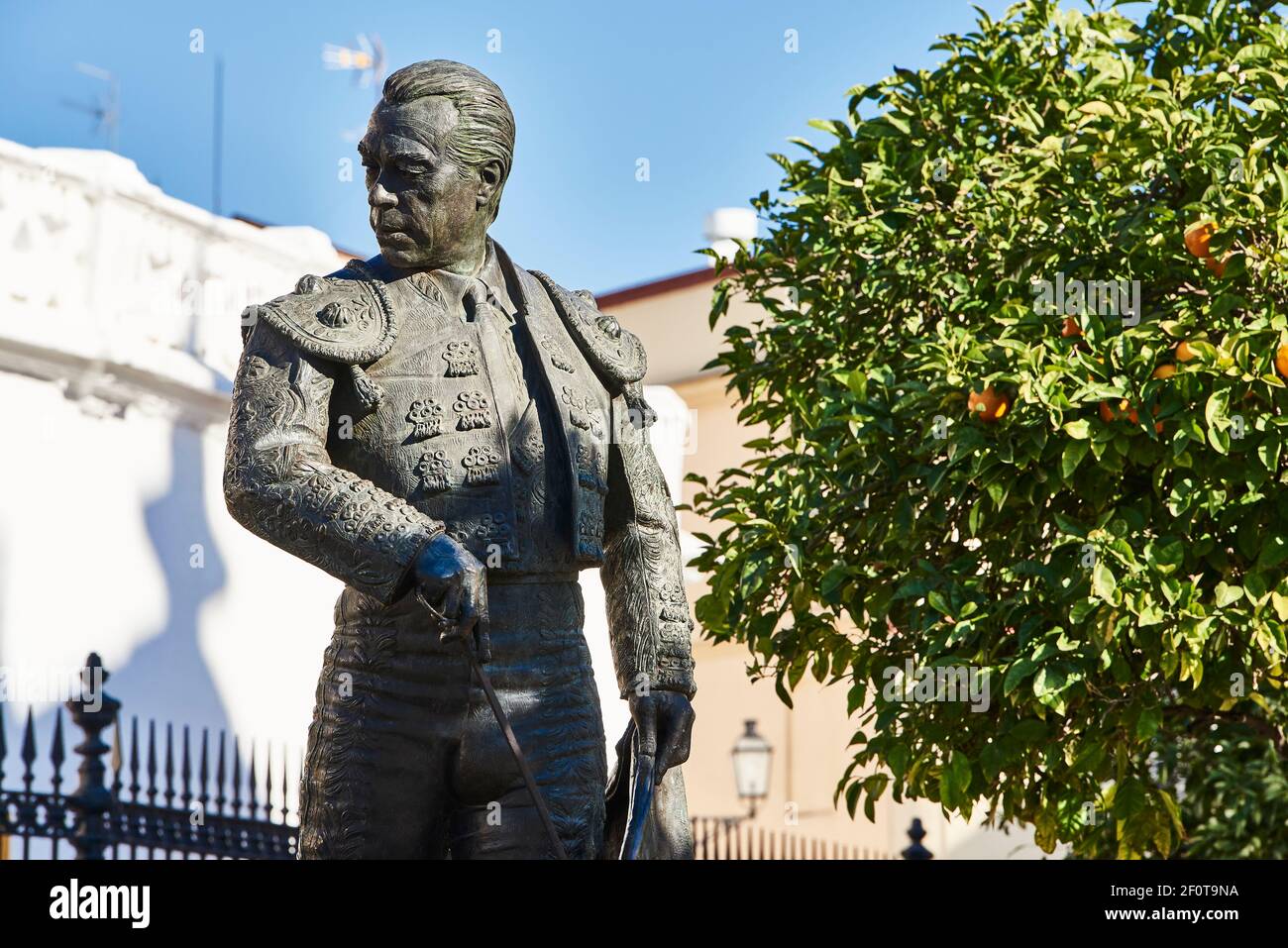 Statue des Stierkampfers Curro Romero, Plaza de Toros de la Real Maestranza de Caballería de Sevilla (Stierkampfarena), Sevilla, Spanien Stockfoto