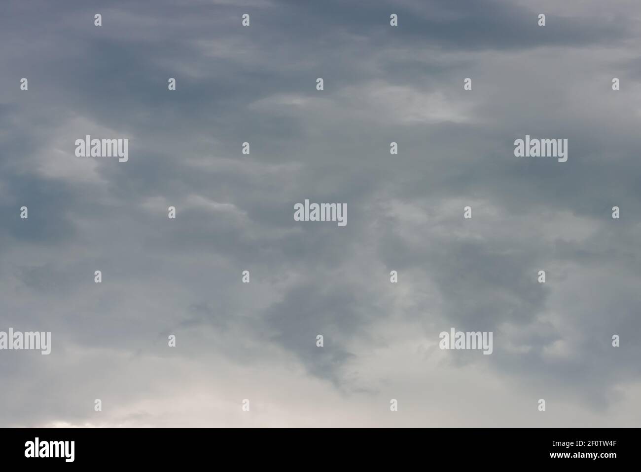 Natürlicher Hintergrund: Dramatischer stürmischer Himmel Stockfoto